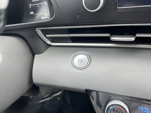 Used 2023 Hyundai Elantra SEL image 19