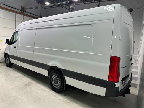 Used 2024 Mercedes-Benz Sprinter 2500 image 18