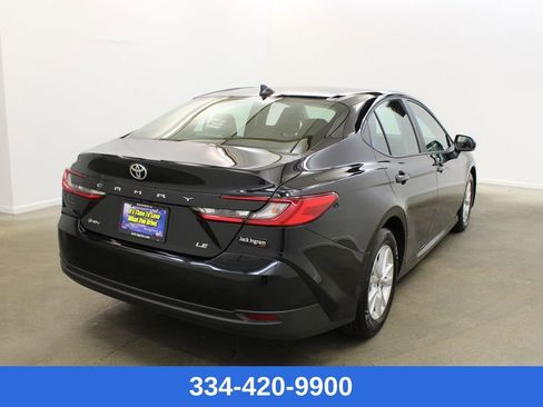 Used 2025 Toyota Camry LE image 4
