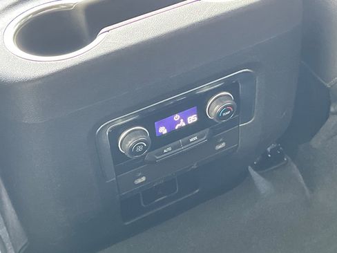 Used 2022 Chevrolet Suburban Z71 image 41