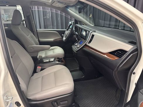 Used 2016 Toyota Sienna Limited AWD/4WD image 34