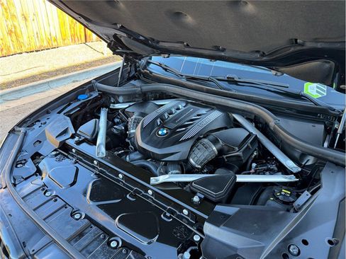 Used 2021 BMW X6 M50i w/ Dynamic Handling Package AWD/4WD image 44