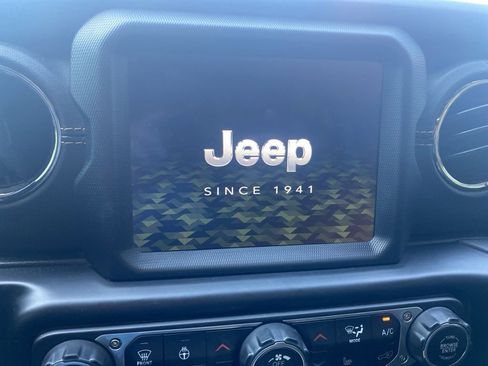Used 2022 Jeep Gladiator Overland AWD/4WD image 6