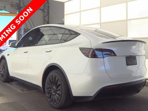 Used 2023 Tesla Model Y Performance AWD/4WD image 4