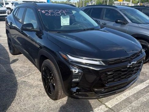 New 2026 Chevrolet Trax ACTIV w/ Driver Confidence Package FWD image 3