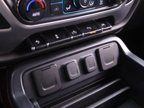 Used 2018 GMC Sierra 1500 SLT AWD/4WD image 9