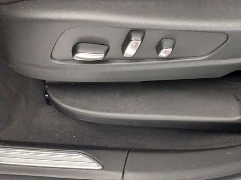 Used 2025 Cadillac XT5 Premium Luxury image 15