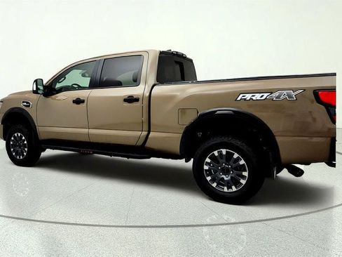 Used 2022 Nissan Titan PRO-4X AWD/4WD image 7