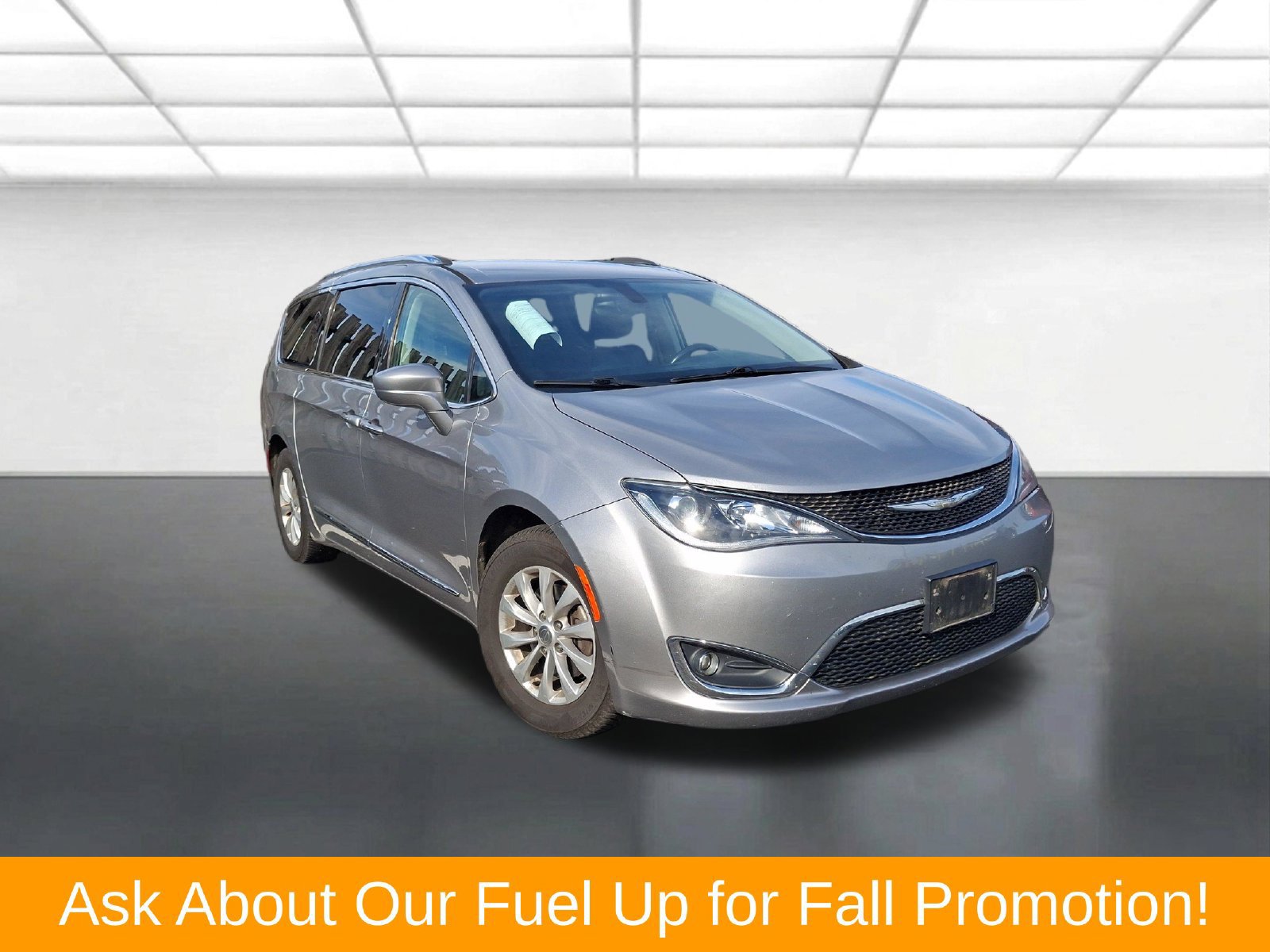 Used 2018 Chrysler Pacifica Touring-L FWD image 1