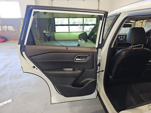 Used 2023 Nissan Rogue Platinum AWD/4WD image 19
