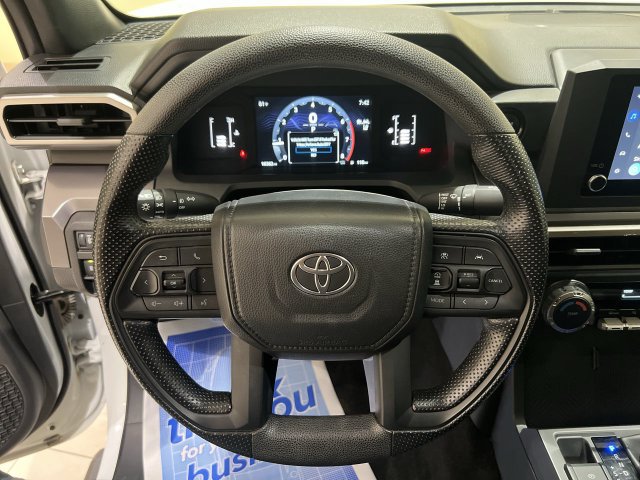 Used 2025 Toyota Tacoma SR5 RWD image 10