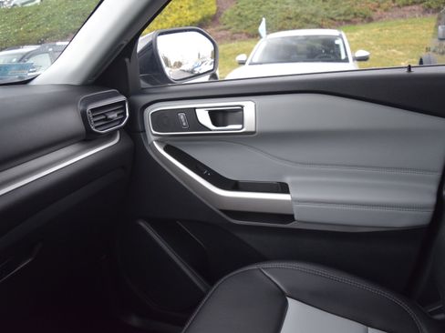 Used 2023 Ford Explorer XLT w/ Equipment Group 202A image 17