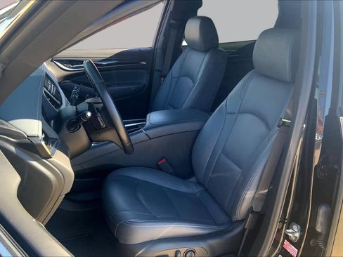 Certified 2023 Buick Enclave Essence AWD/4WD image 8