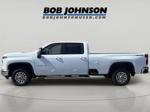 Used 2025 Chevrolet Silverado 2500 LT w/ Convenience Package AWD/4WD image 4