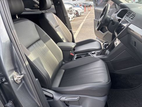 Used 2024 Volkswagen Tiguan SE R-Line image 38