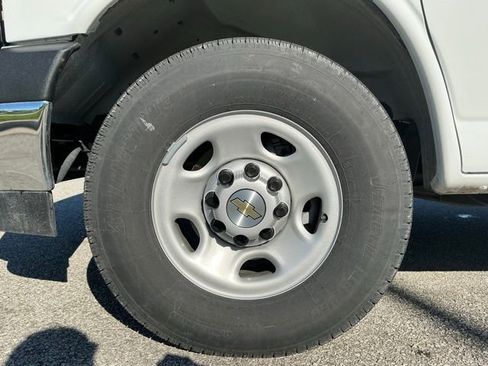 Used 2025 Chevrolet Express 3500 w/ Power Convenience Package image 15