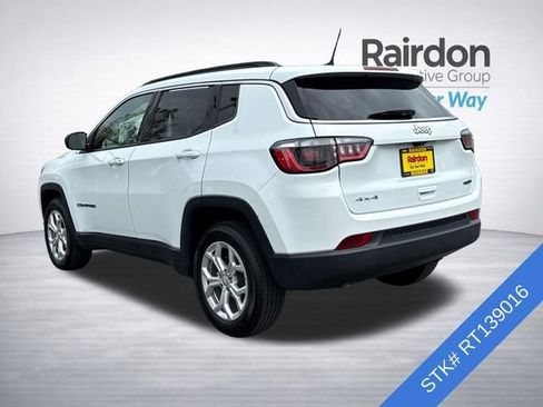 Used 2024 Jeep Compass Latitude AWD/4WD image 4