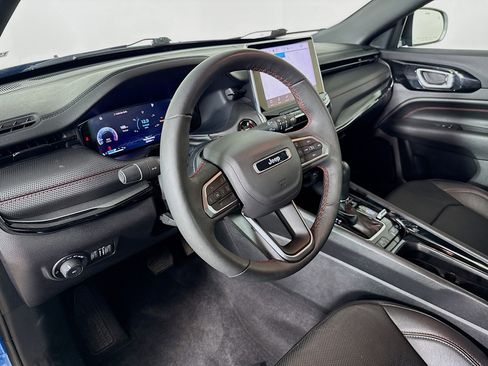 Used 2025 Jeep Compass Trailhawk w/ Trailhawk Elite Group image 8