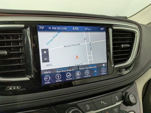 Used 2019 Chrysler Pacifica Limited image 6