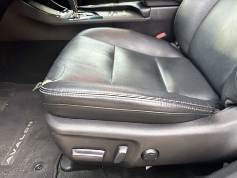 Used 2018 Toyota Avalon XLE image 18