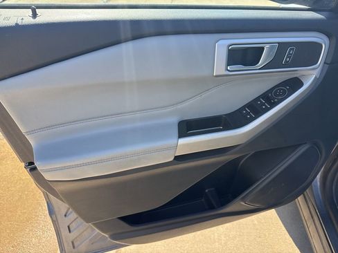 Used 2022 Ford Explorer XLT w/ Equipment Group 202A image 7