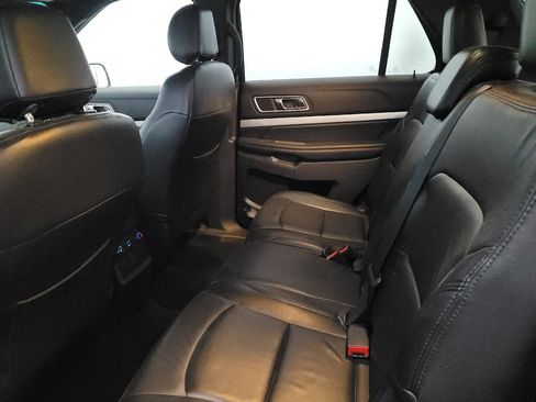 Used 2017 Ford Explorer XLT w/ Equipment Group 201A AWD/4WD image 18