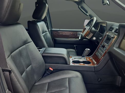 Used 2012 Lincoln Navigator 4WD image 26