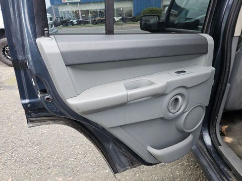 Used 2007 Jeep Commander Sport image 18