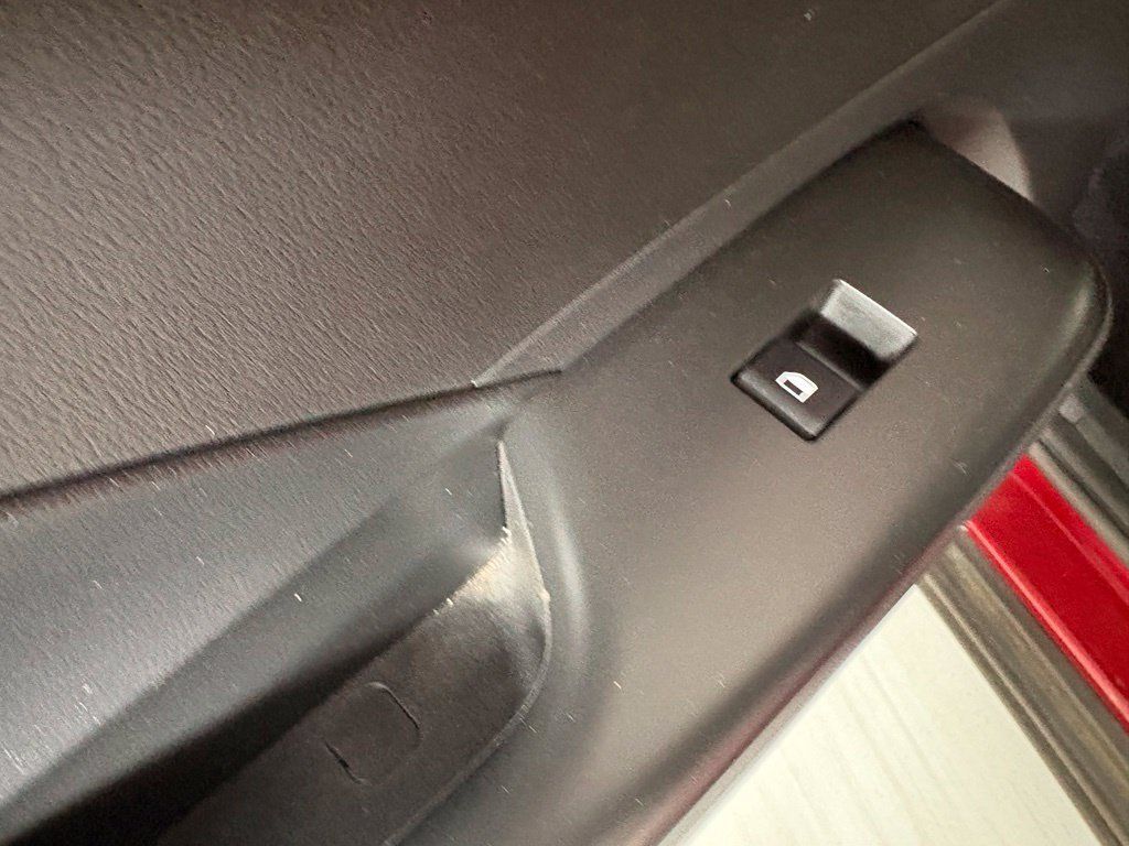 Used 2025 Hyundai Kona SEL FWD image 36