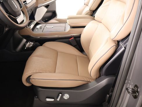 New 2026 Lincoln Navigator Black Label AWD/4WD image 12