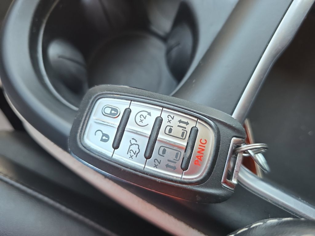 Used 2024 Chrysler Pacifica Touring-L FWD image 29