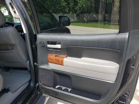 Used 2011 Toyota Tundra Limited image 32