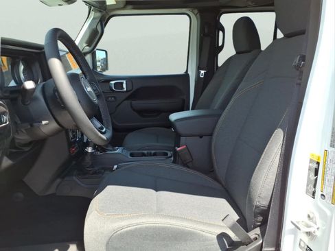 Used 2026 Jeep Gladiator Sport AWD/4WD image 9