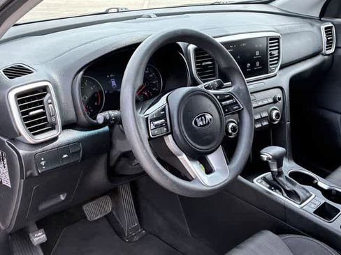 Used 2022 Kia Sportage LX image 2