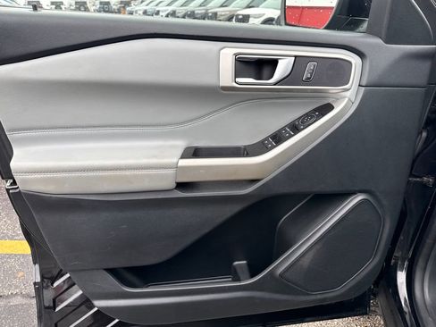 Certified 2022 Ford Explorer XLT w/ Equipment Group 202A image 17