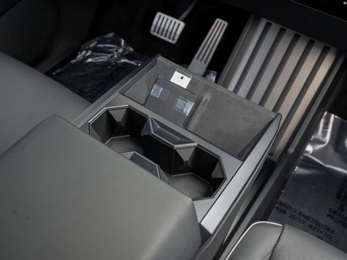 Used 2024 Tesla Cybertruck AWD Crew Cab image 24