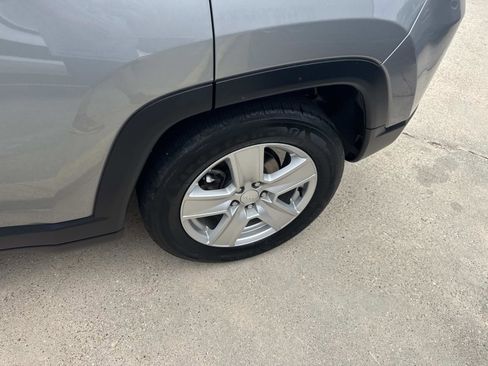 Certified 2022 Jeep Compass Latitude image 4