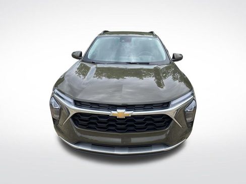 Used 2024 Chevrolet Trax LT w/ Sunroof Package FWD image 2