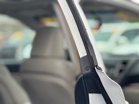 Used 2010 Subaru Outback 2.5i Limited image 5