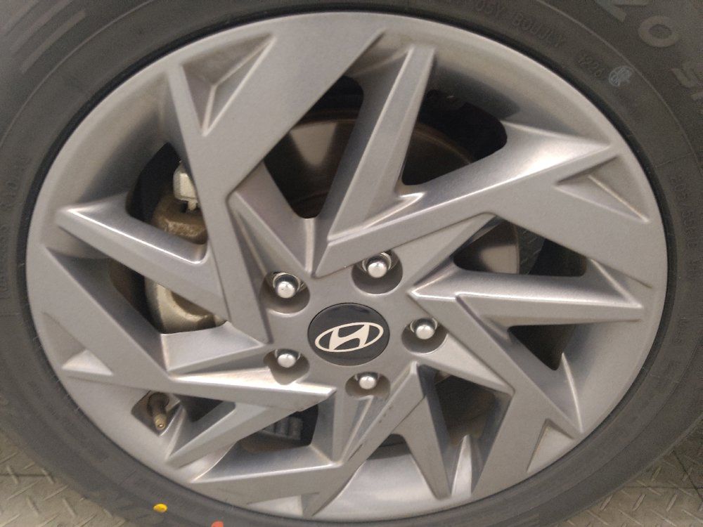 Used 2024 Hyundai Elantra SEL FWD image 31
