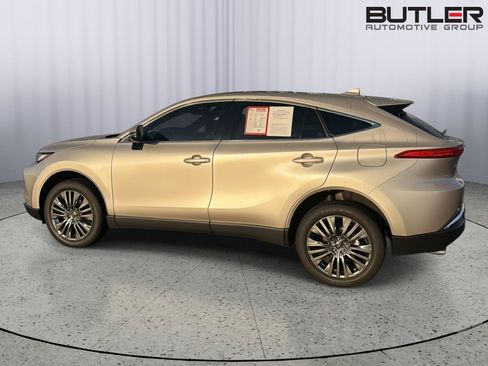Certified 2023 Toyota Venza Limited AWD/4WD image 3