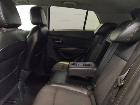 Used 2022 Chevrolet Trax LT w/ LT Convenience Package AWD/4WD image 18
