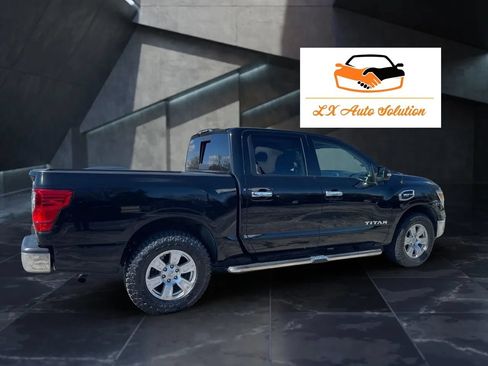 Used 2017 Nissan Titan SV AWD/4WD image 7