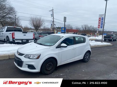 Used 2017 Chevrolet Sonic LT image 8