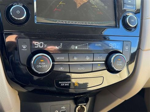 Used 2020 Nissan Rogue SV image 31