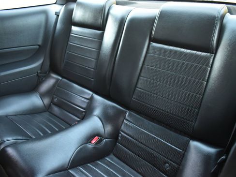 Used 2005 Ford Mustang GT image 33