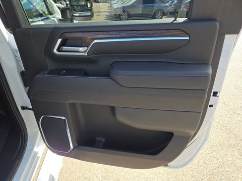 New 2026 GMC Sierra 2500 SLT w/ SLT Convenience Package image 11