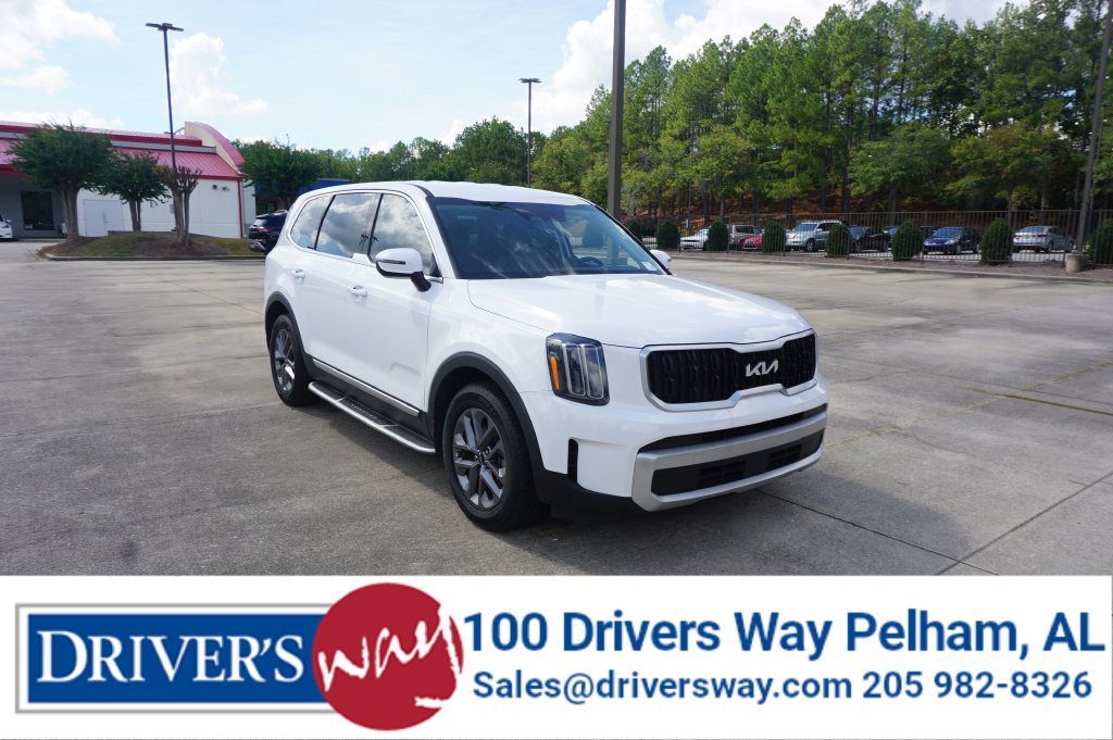 Used 2024 Kia Telluride LX FWD image 1
