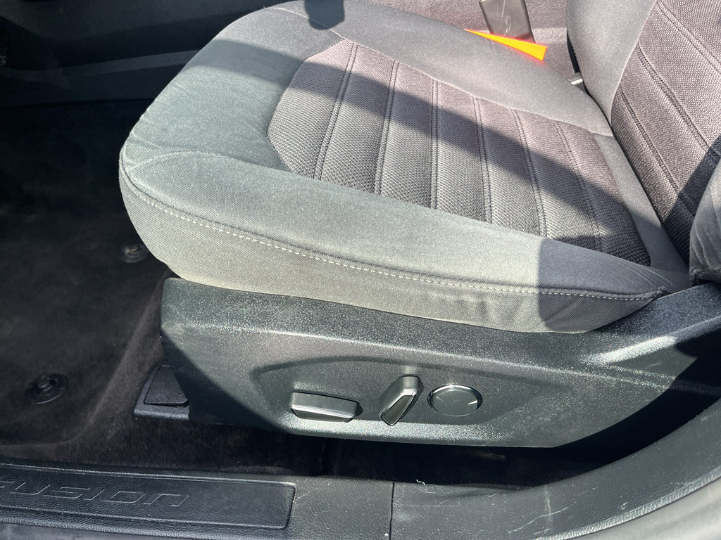 Used 2018 Ford Fusion SE FWD image 29