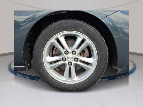 Used 2017 Chevrolet Cruze LT image 7